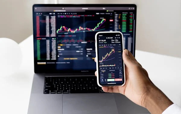 Derivatives - Chapter 12 - Trading Strategies Involving Options